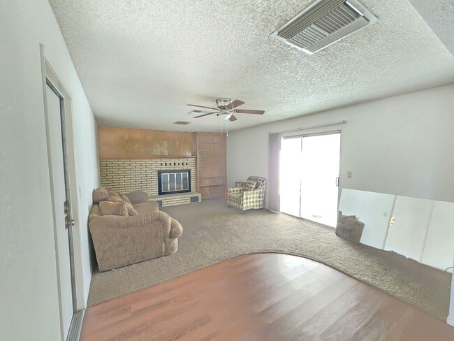 Building Photo - 440 Cheyenne Cir