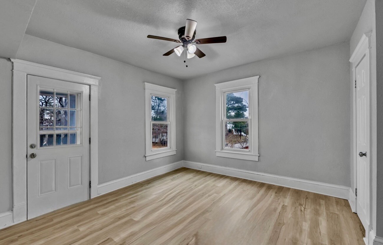 Building Photo - 1801 Saint Denis Ave