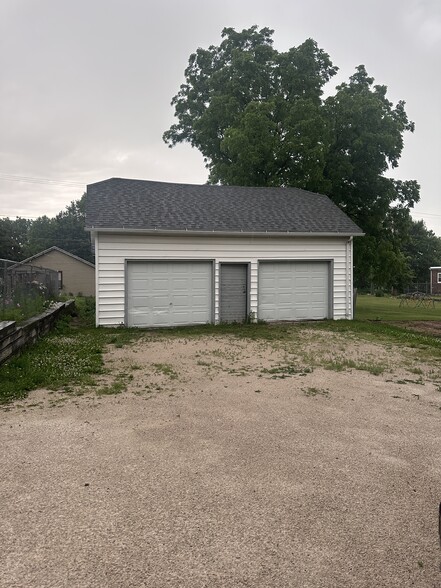 Building Photo - 238 N Fond du Lac Ave
