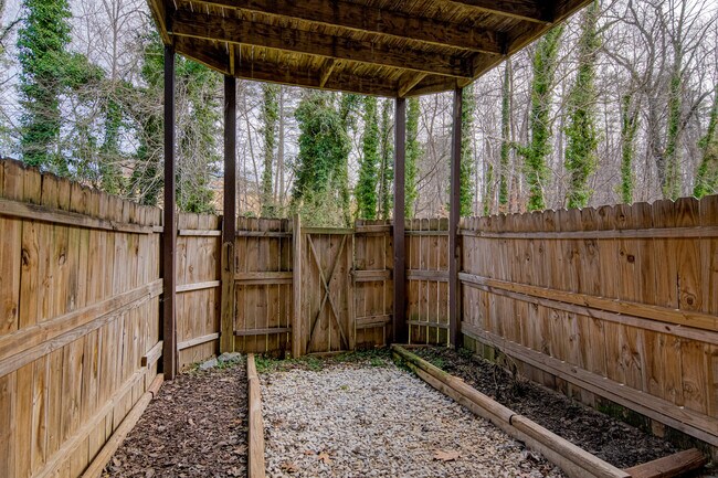 Building Photo - 828 Brickwood Ct