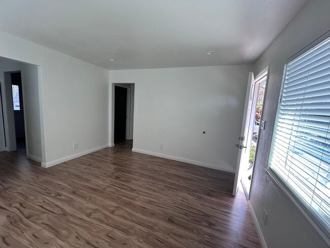 Building Photo - 482 Fuller Ave