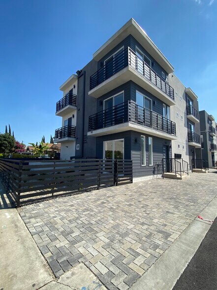 Building Photo - 5542 Romaine St