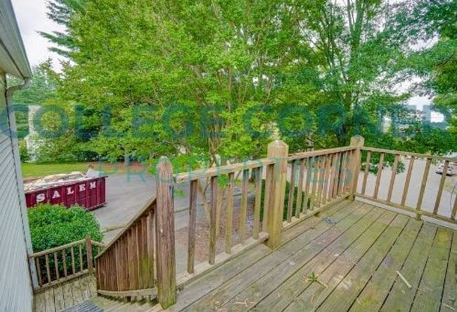 Building Photo - 639 S Poplar St