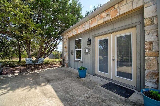 Building Photo - 110 Real Woods View E