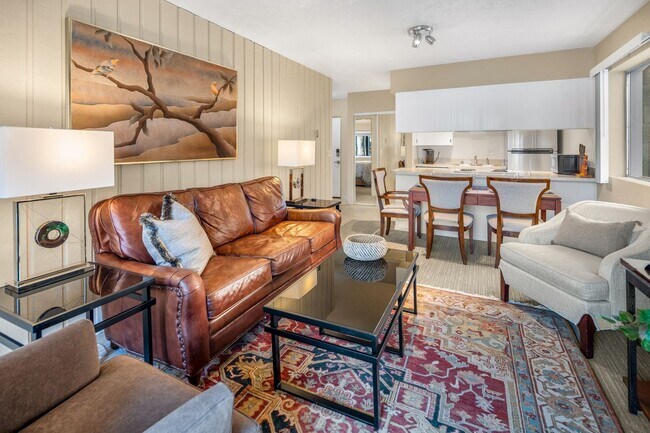 Building Photo - Downtown Furnished 1 Bed / 1 Bath Apartmen...