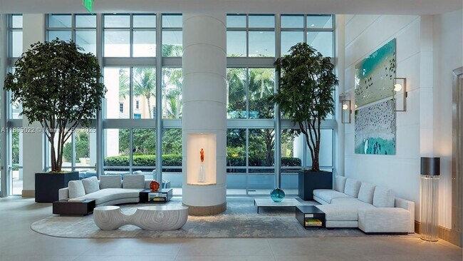 Building Photo - 5959 Collins Ave