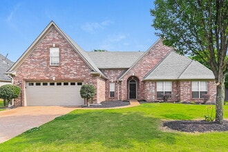 Building Photo - 2704 Greencliff Dr