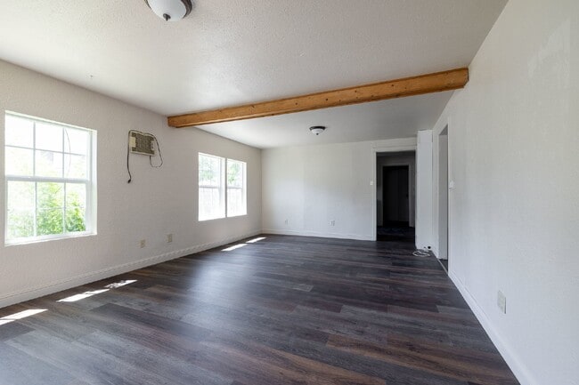 Building Photo - 2-Bedroom Home with Fenced Yard & In-Unit Laundry