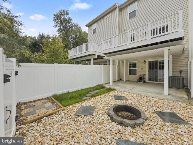 Building Photo - 7425 Willow View Ln