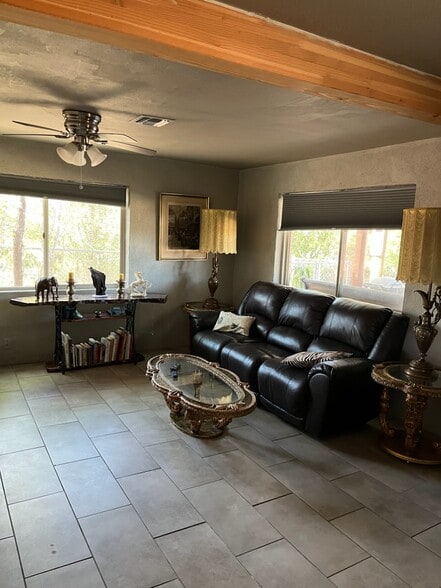 Building Photo - 9 Jimenez Ln