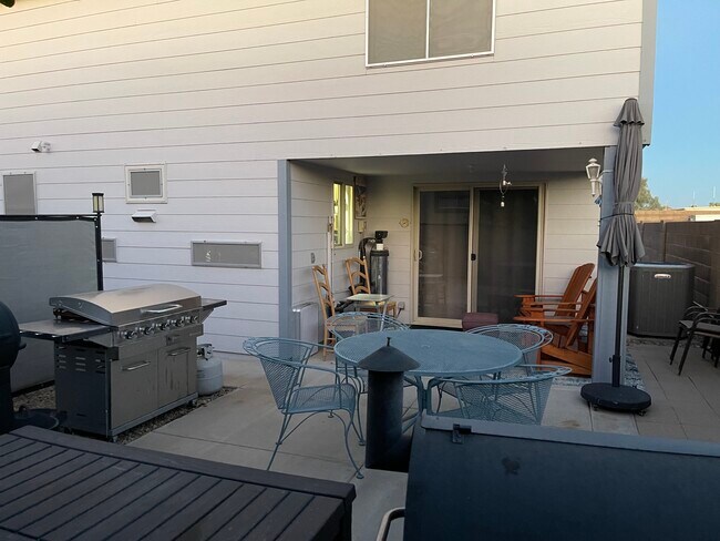 Building Photo - 17200 W Bell Rd