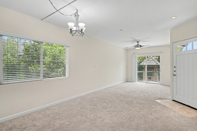 Building Photo - 808 Lenzen Ave