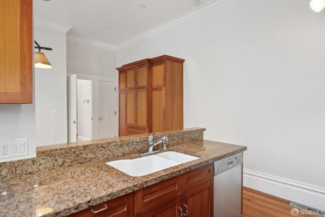 Building Photo - 2250 Webster St