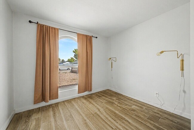 Building Photo - 13608 N 41st Pl