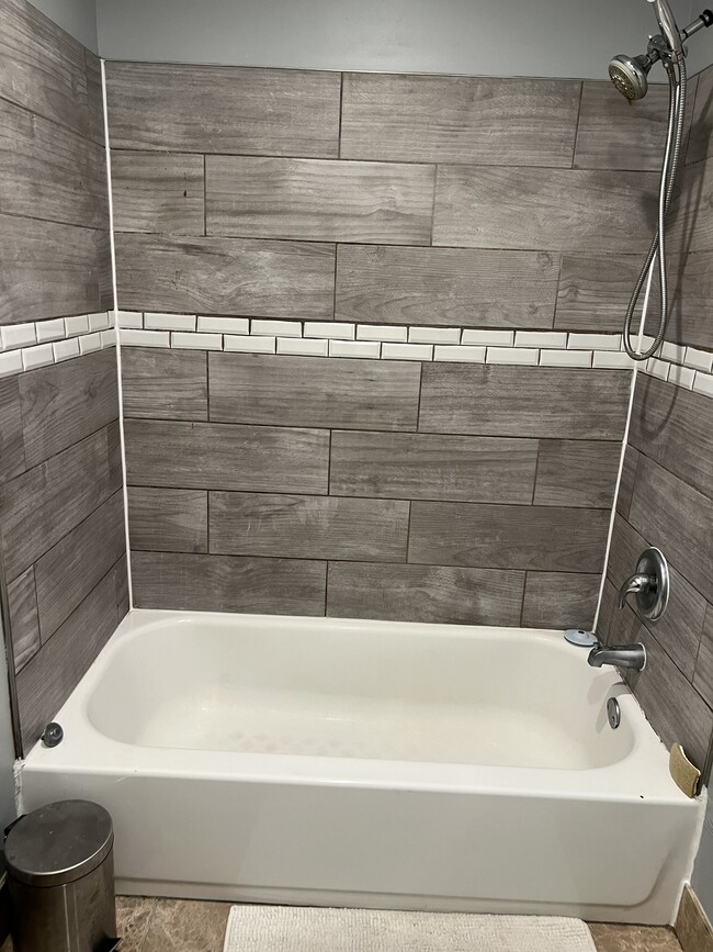 Shower - 626 N 37th St