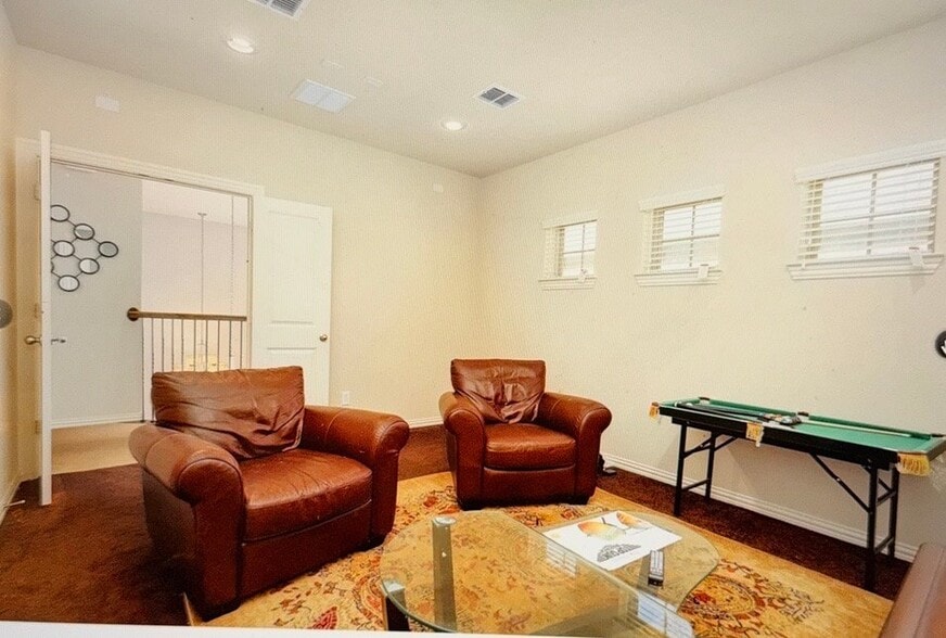 Building Photo - 3108 Hereford Dr