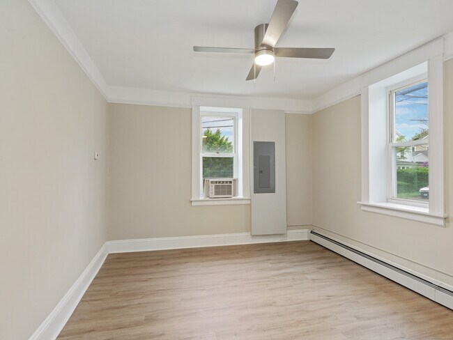 Building Photo - 333 Lenox Rd
