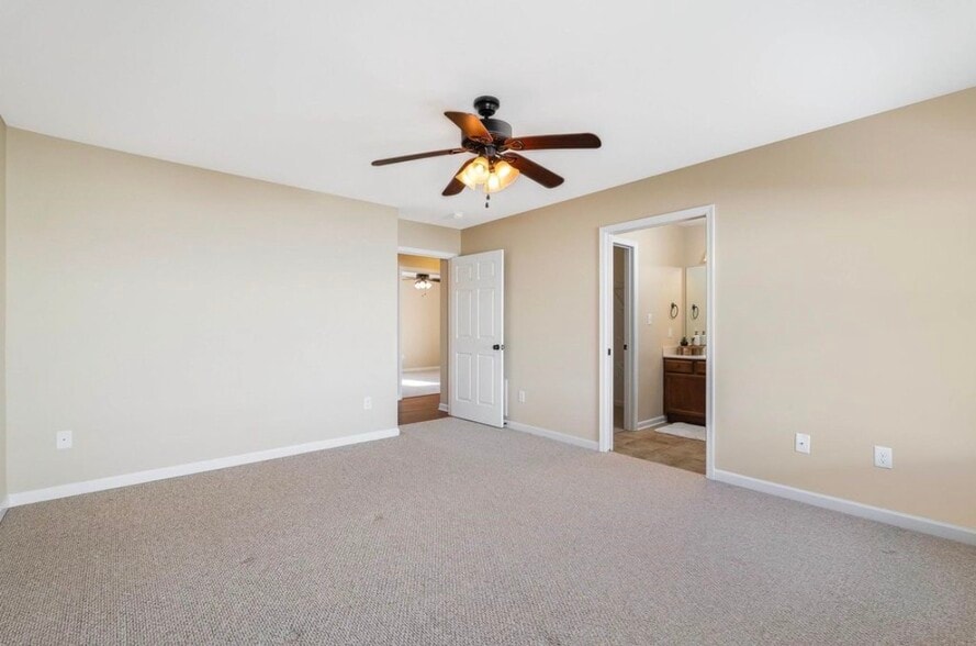 Building Photo - 7 Hull Hills Ln