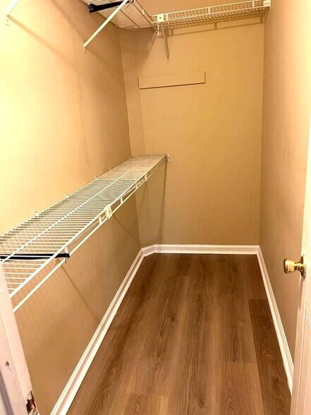 Building Photo - 8034 S Bay Ct