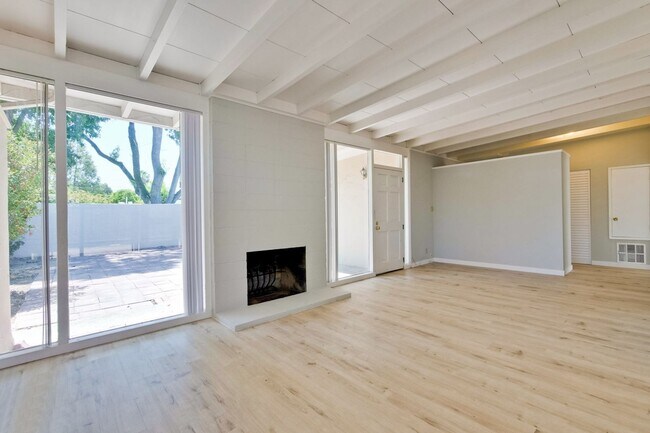Building Photo - Lovely 3 Bedroom 2 Bath Home In Prime Santa Clara - This is a must see & Available Now!