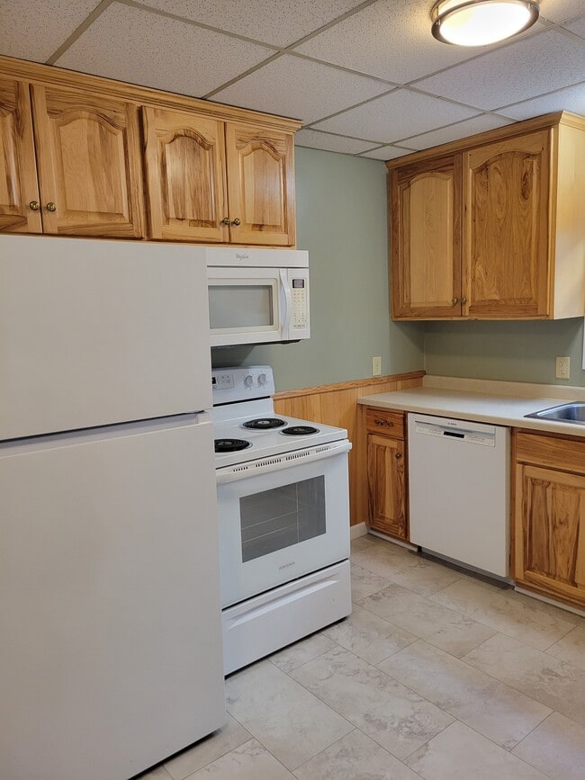 Building Photo - 60 Birch Ave S