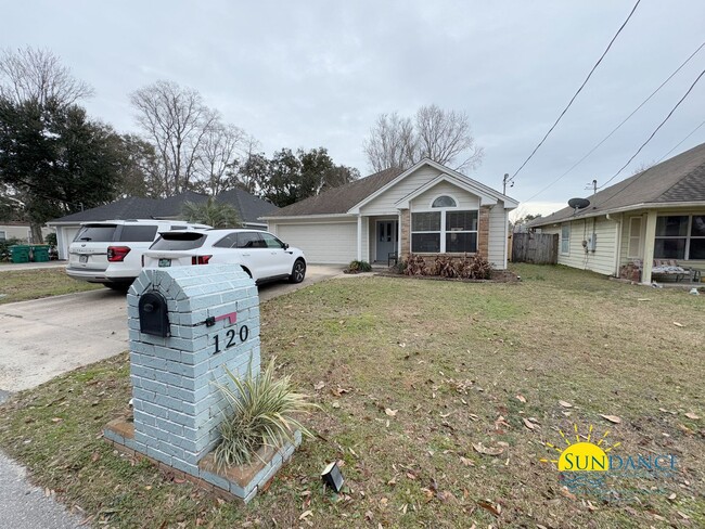 Primary Photo - Renovated 3 Bedroom Home in Fort Walton Be...