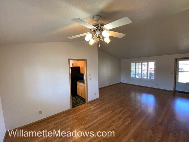 Building Photo - Beautiful 3 Bedrooms, 2 Bathrooms, In Aumsville