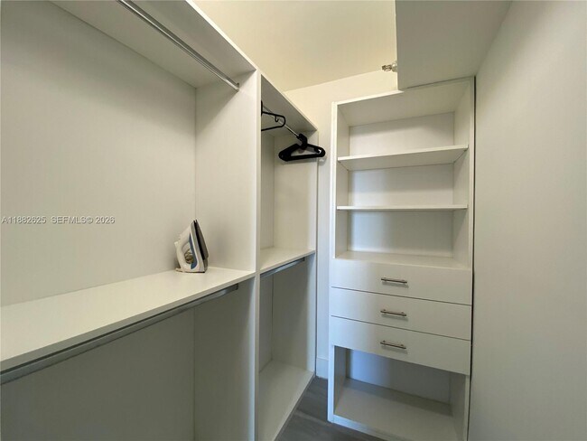 Building Photo - 20515 E Country Club Dr