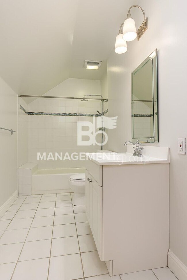 Building Photo - Stunning Historic Bungalow Just Minutes From City Center!