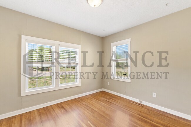 Building Photo - 5433 E Murdock St