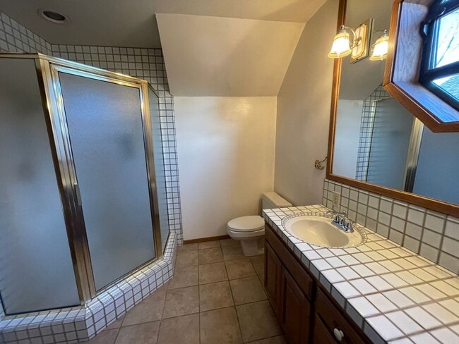 Building Photo - 535 Upham St