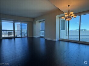 Building Photo - 2700 S Las Vegas Blvd