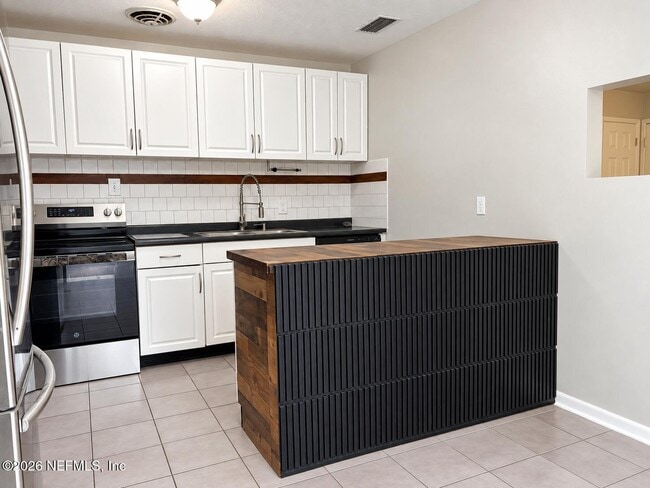 Building Photo - 6731 Mopsy Ln