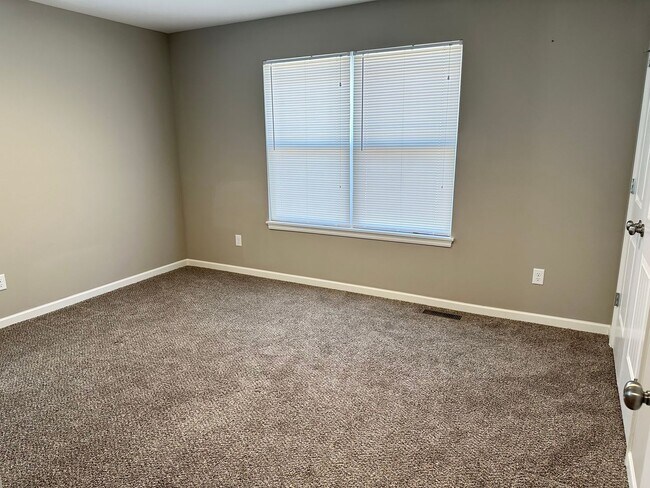 Building Photo - 2 Bed | 2 Bath | 1 Car Attached Villa with Unfinished Basement