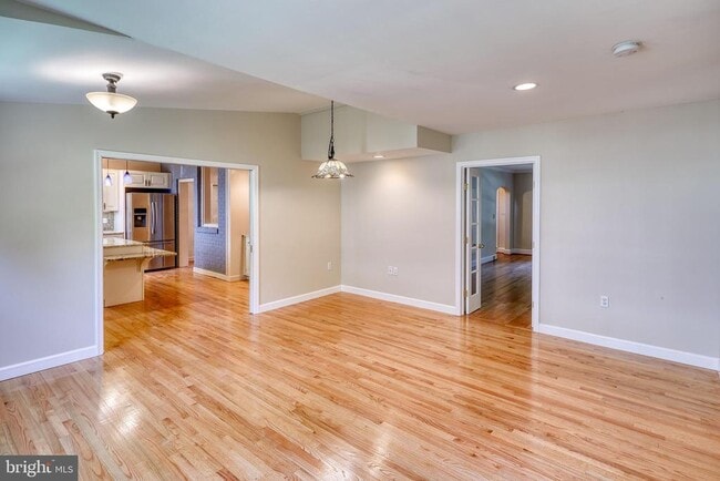 Building Photo - 6912 Oakridge Ave