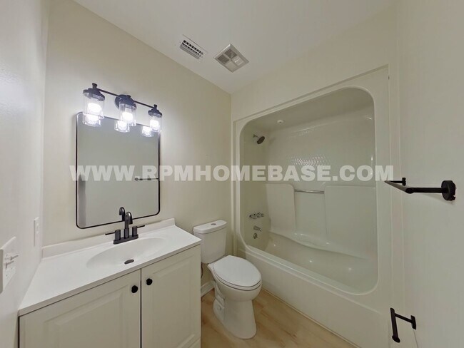Building Photo - Fully Renovated 5-Bedroom Home with Modern...