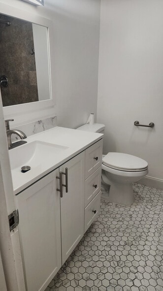 2nd Floor Bathroom - 86 Wakefield Cir