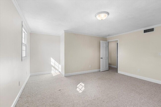 Building Photo - 8 Captain Cook Ln