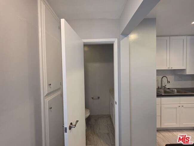 Building Photo - 210 S Lucia Ave