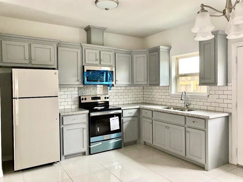 Building Photo - 1914 Bahamas Dr