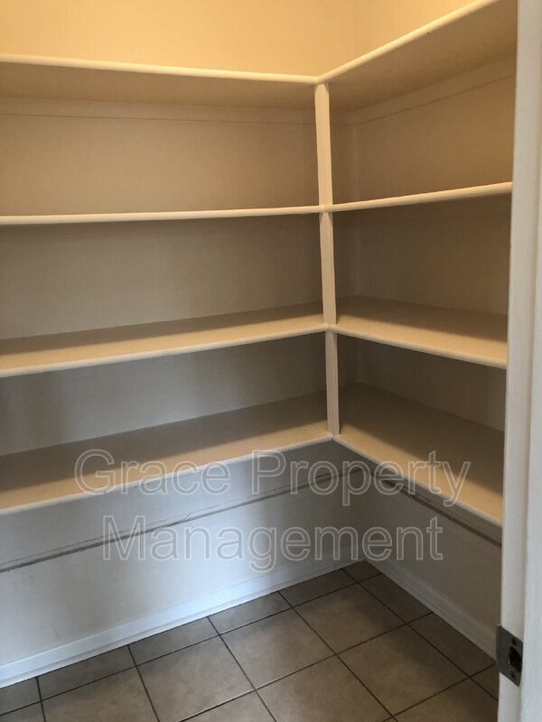 Building Photo - 10860 Stuart Cir