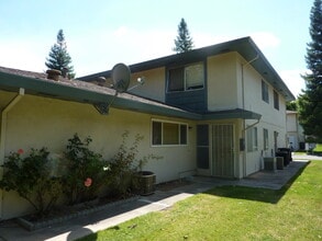 Building Photo - Two Story Fourplex Unit - On site Laundry,...