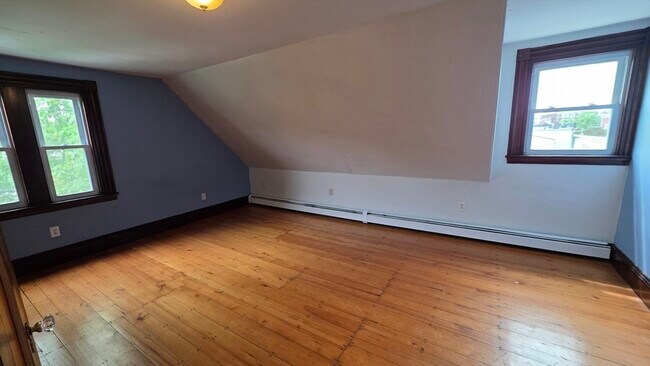 Building Photo - 547 Talbot Ave
