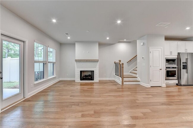 Building Photo - 204 Holsten Ln