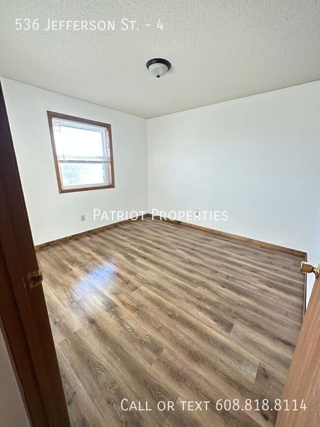 Building Photo - 2 bedroom/ 1 bath apartment in Mauston, WI