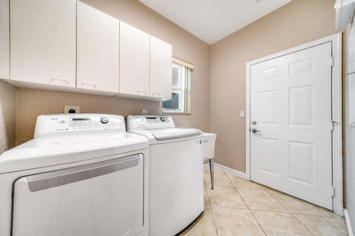 Building Photo - 2324 Simonson Dr