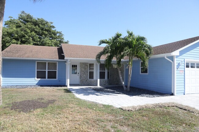 Building Photo - 2341 SE Maslan Ave