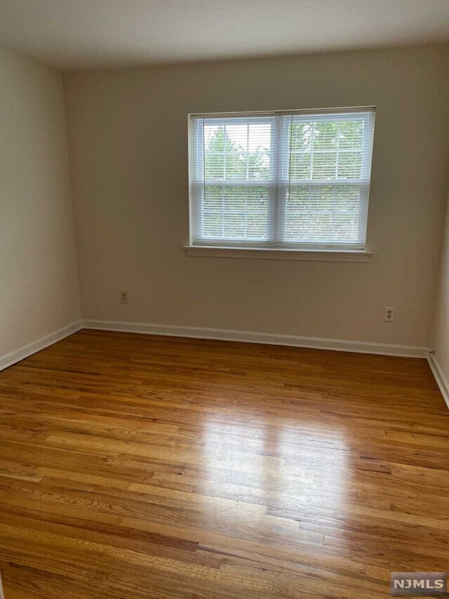 Building Photo - 522 Maple Ave