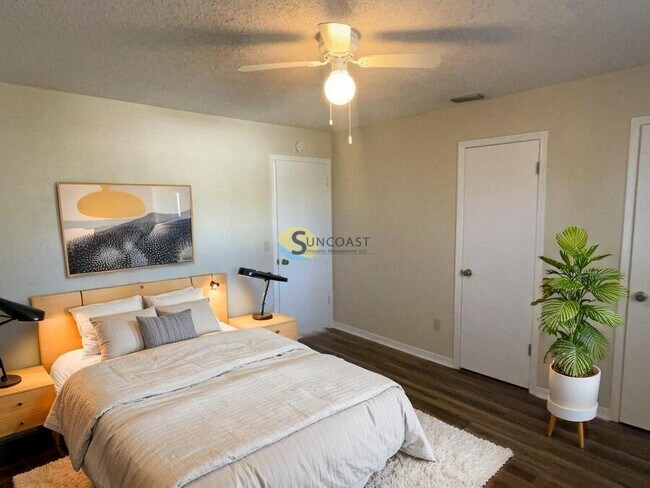 Building Photo - 8702 Bandera Cir S