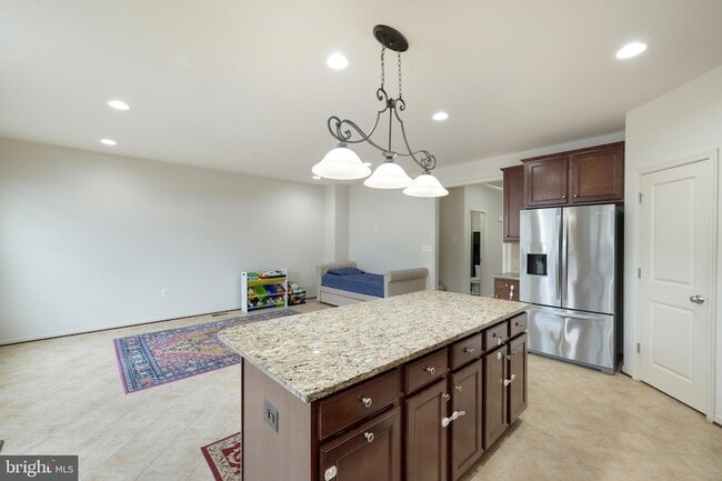 Building Photo - 42557 Dreamweaver Dr